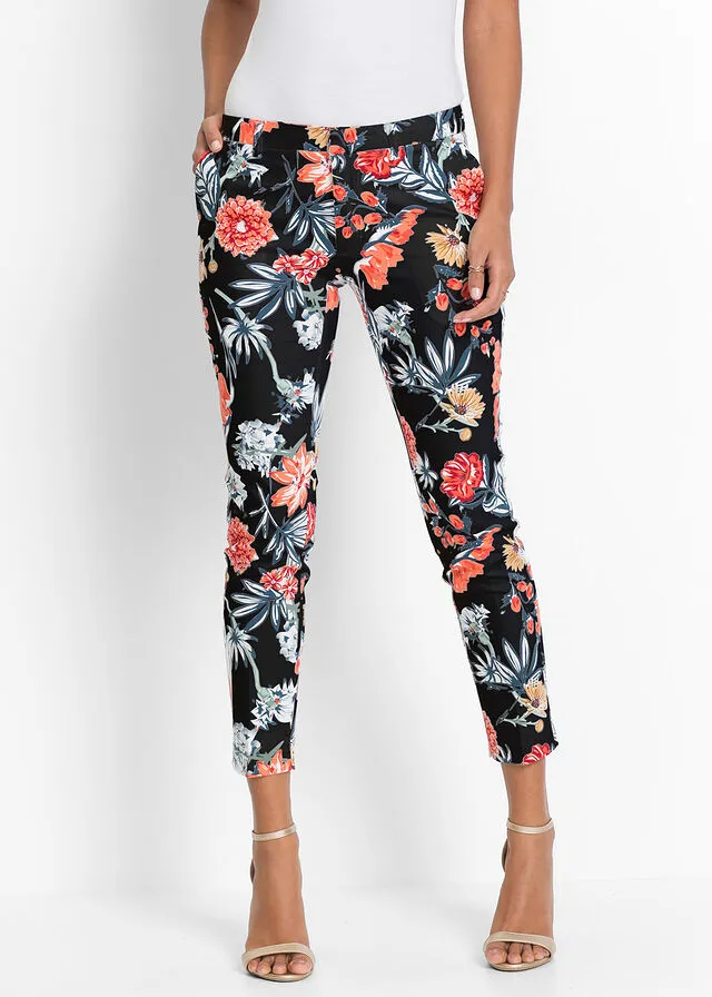 Black printed Capri pants.