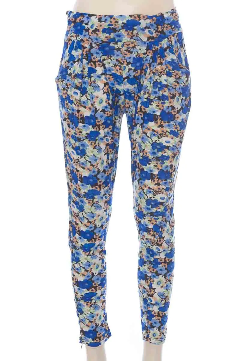 Blue Pants - Close Style
