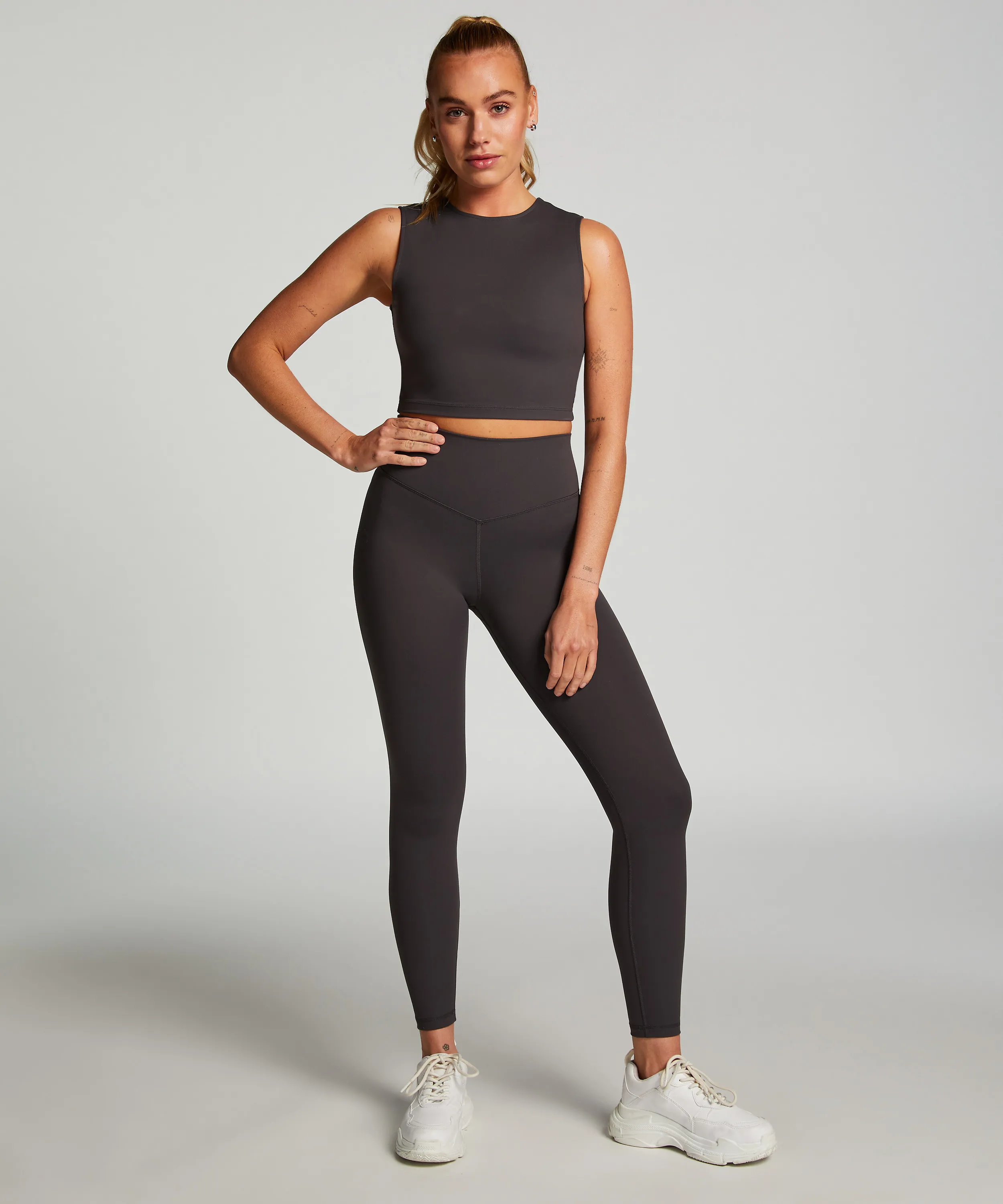 HKMX Deportivo Top gris