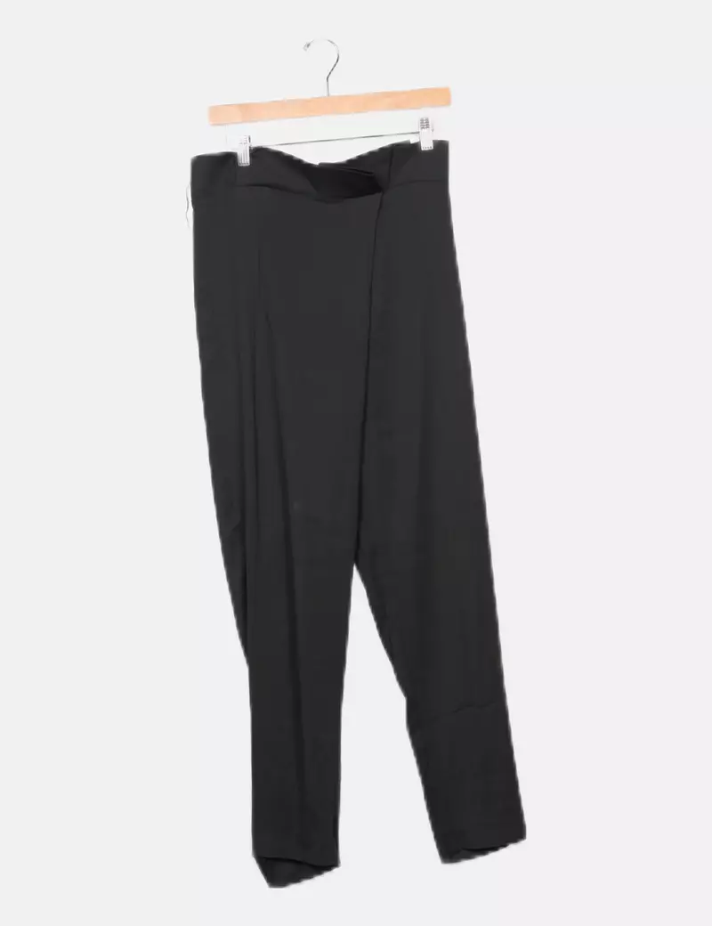 Green casual pants by Uterqüe.